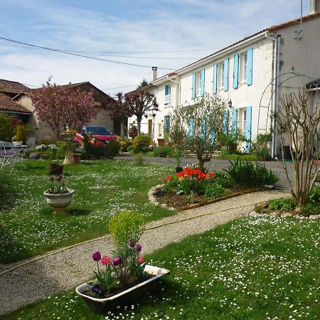 Les Hirondelles Du Paradis 6 Rue Des Oiseaux Panzió Beaulieu-sur-Sonnette Kültér fotó