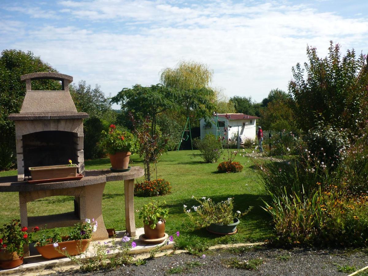 Les Hirondelles Du Paradis 6 Rue Des Oiseaux Panzió Beaulieu-sur-Sonnette Kültér fotó