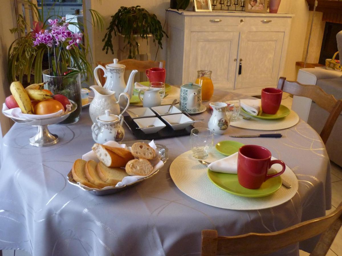 Les Hirondelles Du Paradis 6 Rue Des Oiseaux Panzió Beaulieu-sur-Sonnette Kültér fotó